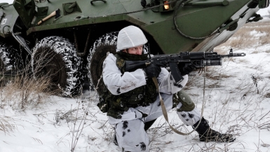 تدريبات تكتيكية لجنود حفظ السلام الروس  