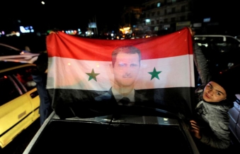 أهالي حلب ينزلون إلى الشوارع احتفالاً بالنصر