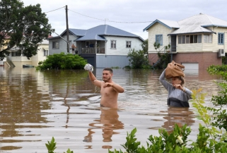 نزوح آلاف الأستراليين بسبب الفيضانات الناتجة عن أعصار دبي