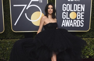 إطلالات النجمات في حفل Golden Globes جمعها اللون الأسود تضامنا مع ضحايا التحرش الجنسي !