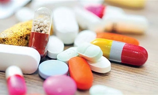 الصحة تنفي دراسة رفع الأسعار وتهدد بإغلاق مستودعات الأدوية الممتنِعة عن التوزيع