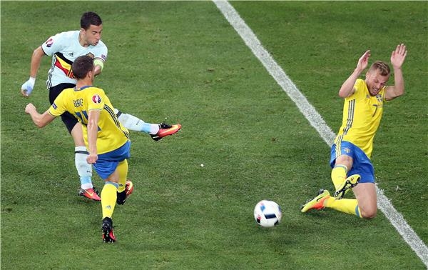 السويد خارج يورو 2016.. وبلجيكا تلحق بركب إيطاليا وايرلندا 