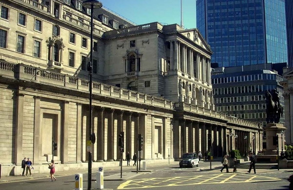 بنك انكلترا مستعد لضخ 250 مليار جنيه لتأمين السيولة الكافية