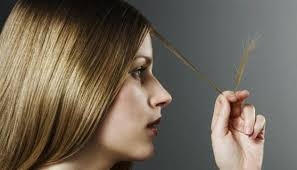 تعرّفي على أسباب تقصف الشعر وطرق علاجها ..!