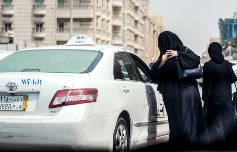 السعوديات سائقات تكسي 