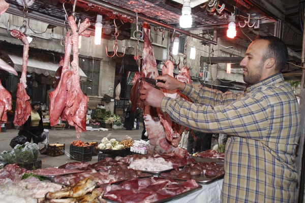 آخر فصول الغش في اسواق اللحوم فرم «نتر» الفروج وبيعه كبابا.. 3% فقط يبيعون لحمة حقيقية!
