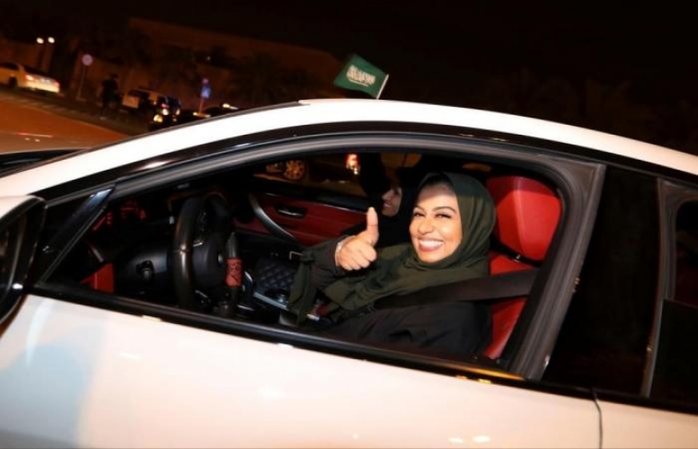السعوديات تقود سياراتهن لأول مرة في شوارع المملكة