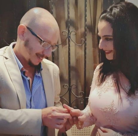 معن عبد الحق يعلن خطوبته من شابة لبنانية 