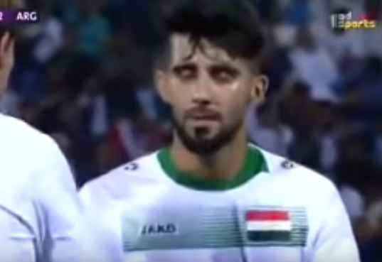  بالفيديو.. لاعب عراقي يتلقى نبأ وفاة والدته من الجمهور أثناء المباراة 