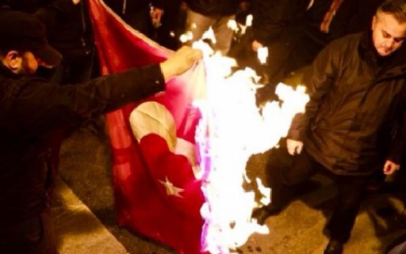 إحراق العلم التركي في لبنان