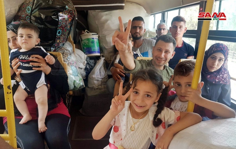 دفعات من المهجرين السوريين تعود من لبنان إلى مناطقهم المحررة