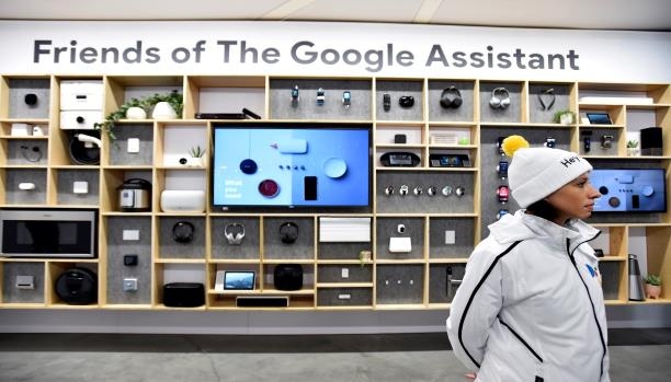  “غوغل” تعترف بفضيحة: موظفونا يستمعون لتسجيلات المساعد الذكي
