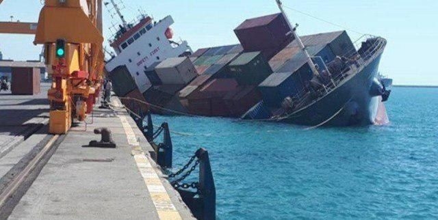  غرق سفينة شحن ايرانية قرب اذربيجان