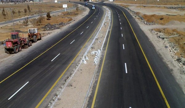 النقل تحسّن واقع خدماتها وتدخل آلاف الكيلومترات إلى الشبكة المركزية للطرق