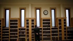 العشرات من 