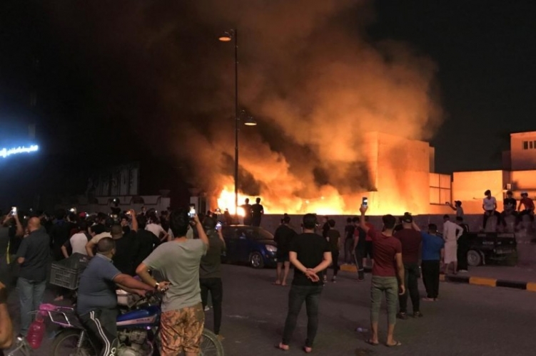 11 قتيلا في احتجاجات خلال الليل بمدينتين جنوب العراق