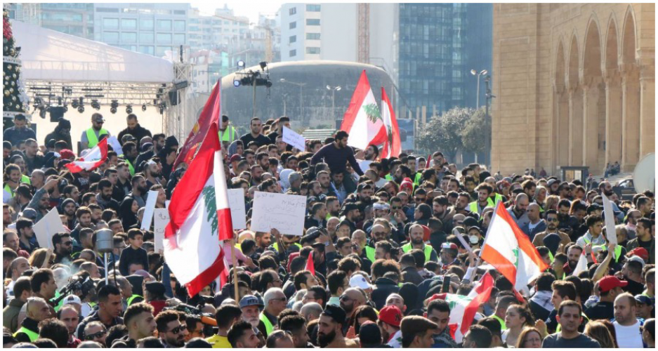 بالفيديو .. فنانون لبنانيون ينضمون للمتظاهرين وسط بيروت