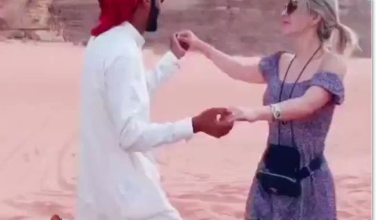 فيديو رقص لشاب أردني مع فتاة أجنبية يثير ضجة في السعودية