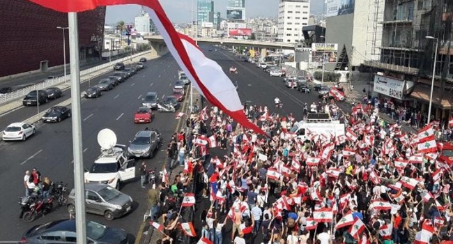  تظاهرات وقطع الطرق في العديد من المناطق اللبنانية