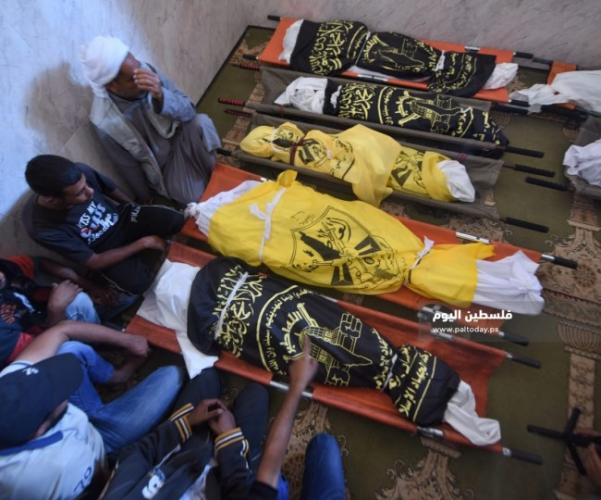 آلاف الجماهير تشيع جثامين شهداء في غزة