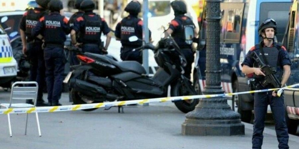 شرطة برشلونة تزيل خياماً للمحتجين الكاتالونيين وسط المدينة وتعتقل شخصين