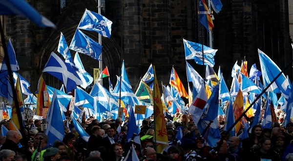 لندن تحذر اسكتلندا من إجراء استفتاء على الانفصال