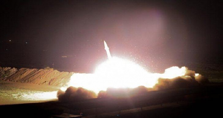 مشاهد اولية لصواريخ الحرس الثوري التي استهدفت قاعدة عين الاسد الامريكية غرب العراق