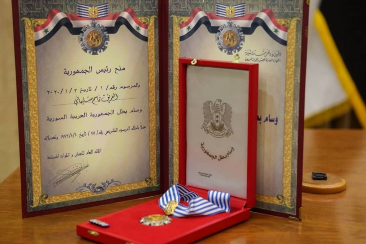 الرئيس الأسد يمنح الشهيد قاسم سليماني أرفع وسام في سوريا
