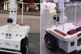روبوتات آلية في شوارع الصين لمكافحة فيروس 