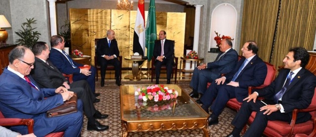 السيسي وتبون يبحثان العلاقات الثنائية وتدعيم التنسيق الأمني بين مصر والجزائ