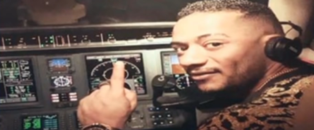 محمد رمضان يتسبب بفصل طيار من عمله: 