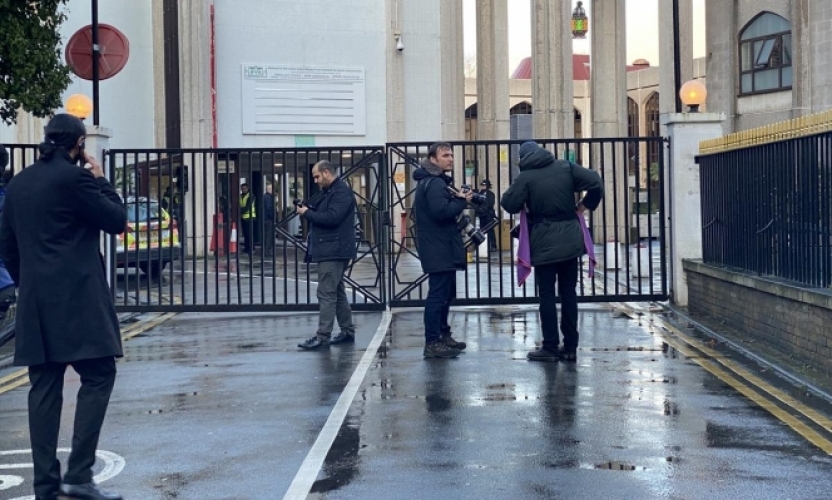 طعن رجل أثناء رفعه الأذان داخل مسجد في لندن