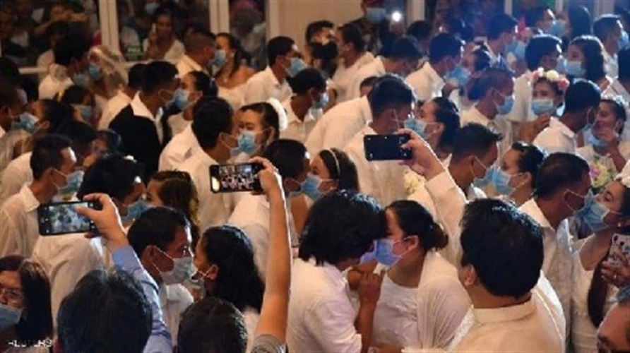  الفلبين تقيم العرس الجماعي التقليدي وسط إجراءات وقائية من 