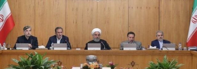 روحاني يدعو إلى عدم الاهتمام بالشائعات ويؤكد: لاحجر صحي على أي مكان