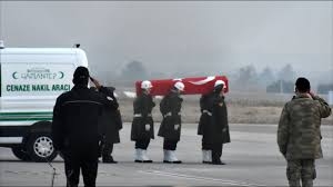 شاهد.. إستنفار كبير لعائلات قتلى وجرحى جنود الإحتلال التركي أمام مشفى الريحانة الذي تم نقلهم إليه من جبهة إدلب 