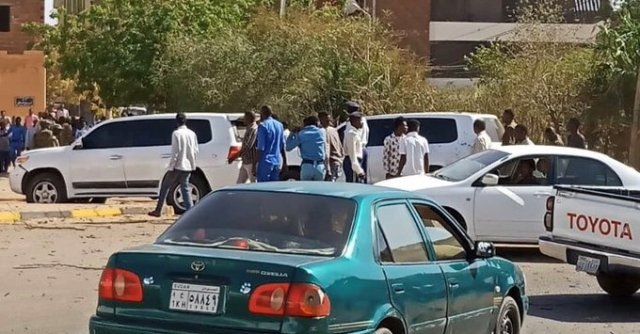 نجاة رئيس الوزراء السوداني من محاولة اغتيال في الخرطوم