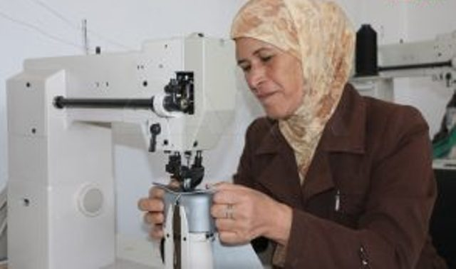 بعد توقفه بسبب الإرهاب… معمل أحذية درعا يعود للعمل في مقر مؤقت