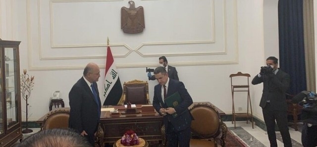 الرئيس العراقي يكلّف عدنان الزرفي بتشكيل الحكومة