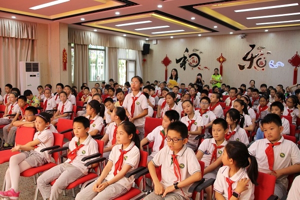 عودة الطلاب إلى المدارس في عدد من المدن الصينية بعد ⁧تعليق الدراسة بسبب كورونا