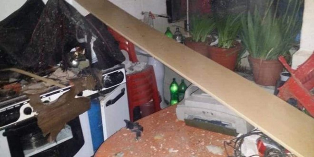 وفاة طبيب وإصابة أفراد عائلته بانفجار سخان كهربائي في السويداء