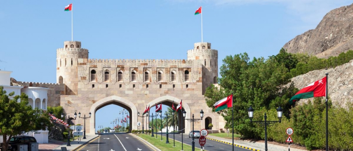 الشرطة العمانية: تنفيذ عزل صحي تام لمسقط بدءاً من اليوم وحتى إشعار آخر