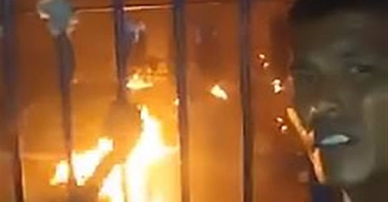 سجناء يضرمون النار في سجنهم بسبب فيروس كورونا