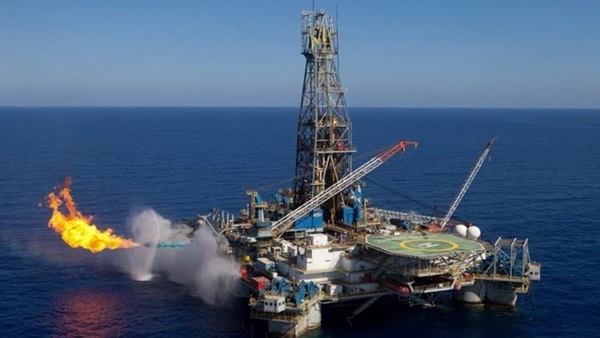 سلطنة عمان تخفض إنتاج النفط إلى 200 ألف برميل يومياً
