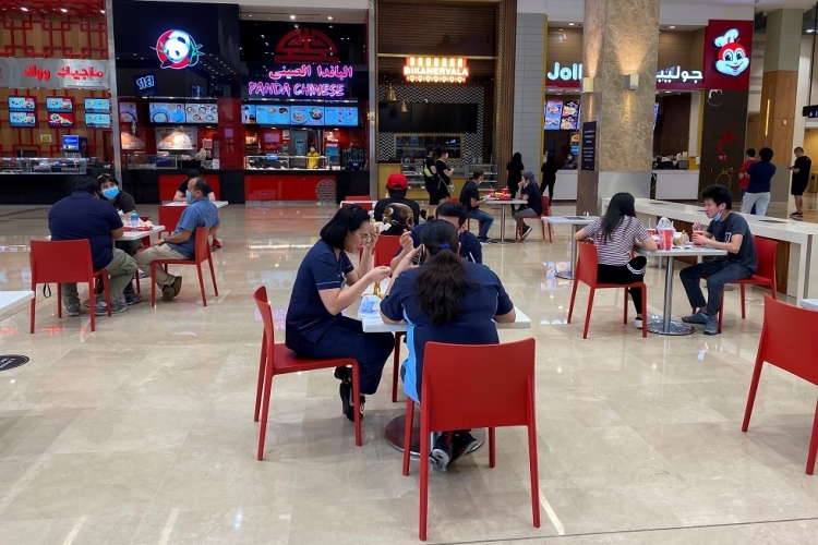مطاعم دبي تعود للعمل مع تخفيف قيود كورونا في الإمارات