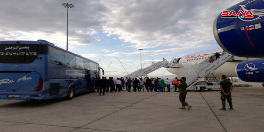 وصول طائرة تقل 250 راكباً من السوريين العالقين في الخارج إلى مطار دمشق الدولي قادمة من السودان   