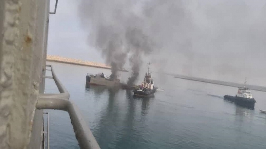 القوات البحرية في الجيش الإيراني تنفي صحة الفيديو الذي يظهر لحظة إصابة البارجة الإيرانية بخليج عمان