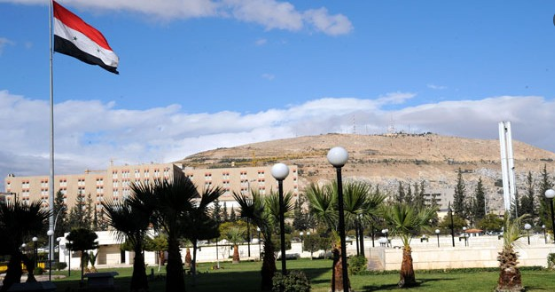 الحرارة أعلى من معدلاتها والجو شديد الحرارة وسديمي