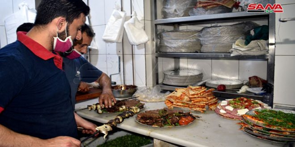 سورية .. السماح للمطاعم بالعمل لتقديم الطلبات الخارجية دون تحديد وقت للإغلاق