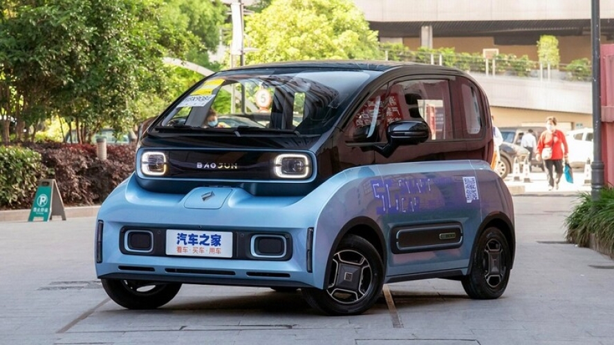 الصين تحل مشكلات الازدحام والوقود بسيارات كهربائية صغيرة ورخيصة