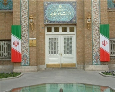 طهران تعد بالرد على أي خطأ من العدو وتأسف للعنف الحاصل في أمريكا